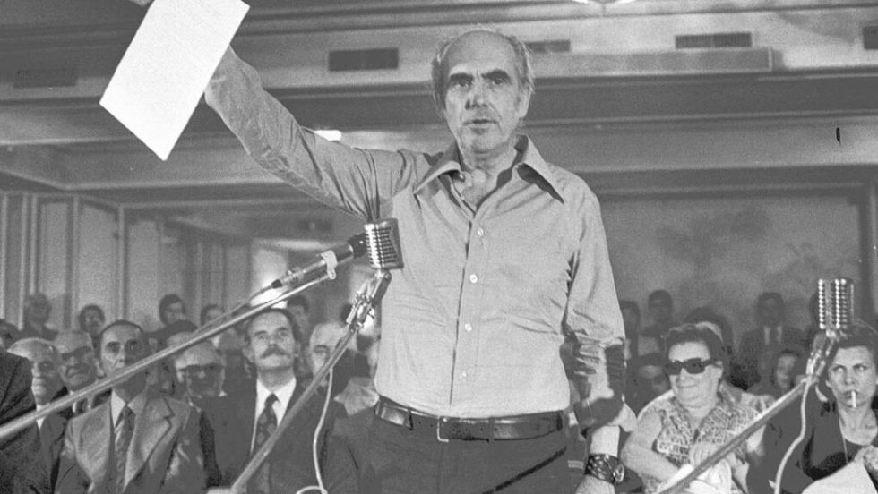 Ο Ανδρέας Παπανδρέου κατά την ιδρυτική διακήρυξη του ΠΑΣΟΚ την 3η Σεπτέμβρη 1974